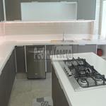 Cozinha em quartzo branco